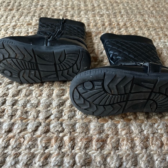 🖤 Vegan Leather Boots - Picture 3 of 8